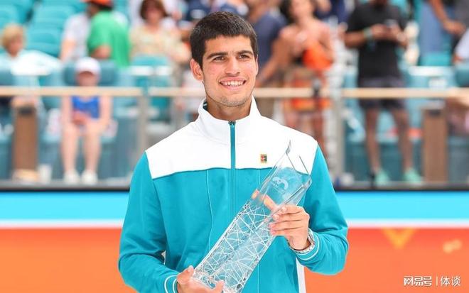 是足球场上 是足球场上