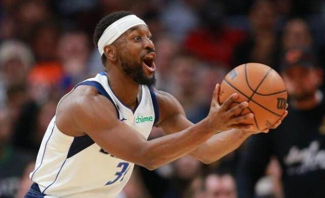 篮球赛场上 篮球赛场上